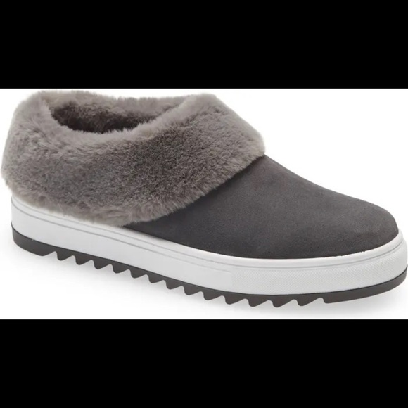 NWT Blondo Suri Waterproof Suede Slip-on Sneaker - Picture 1 of 7